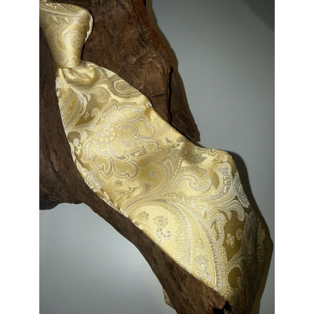 DONALD TRUMP President Signature Collection Mens Silk Necktie PAISLEY Yellow GUC